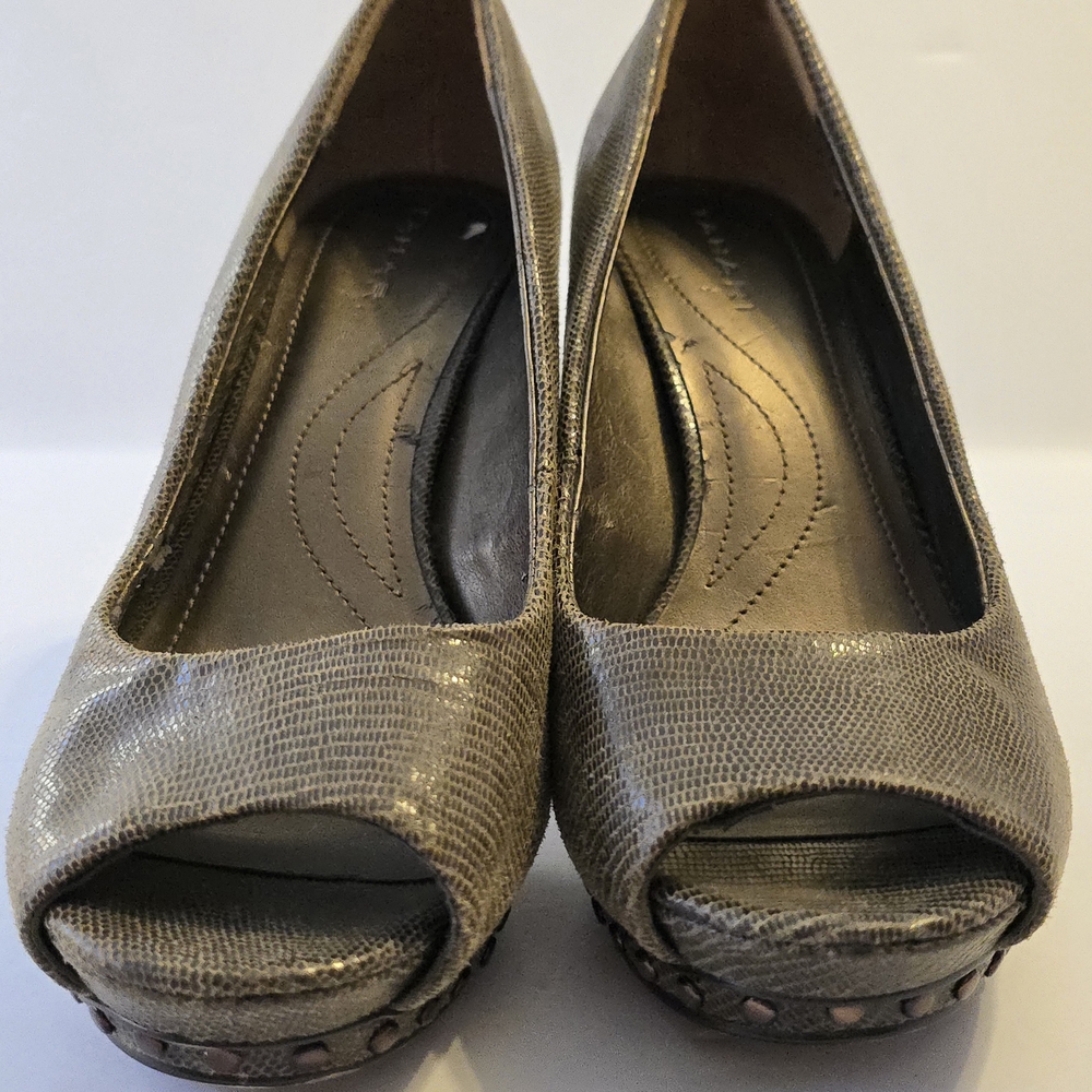 Tahari Olive Colored Heels with Studs Size 8 Baddie Sexy - Picture 8 of 8